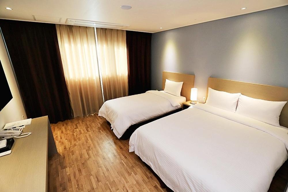 Sea Moon Tourist Hotel Инчон Екстериор снимка